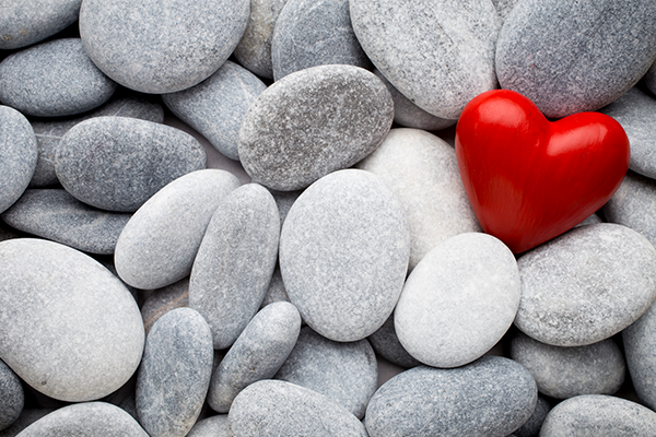 &quot;Rødt hjerte mellem sten&quot;
